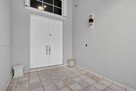 Villa ou maison à louer à Pembroke Pines, Floride: 3 chambres, 211.91 m2 № 1976724 - photo 4