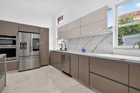 Villa ou maison à louer à Pembroke Pines, Floride: 3 chambres, 211.91 m2 № 1976724 - photo 14