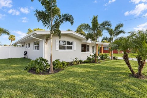Villa ou maison à vendre à Fort Myers, Floride: 2 chambres, 131.92 m2 № 2394168 - photo 14