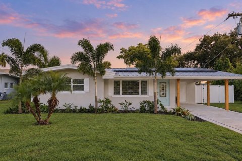 Villa ou maison à vendre à Fort Myers, Floride: 2 chambres, 131.92 m2 № 2394168 - photo 2