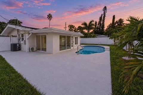 Villa ou maison à vendre à Fort Myers, Floride: 2 chambres, 131.92 m2 № 2394168 - photo 7