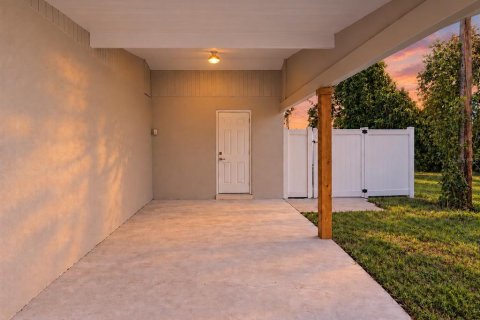 Villa ou maison à vendre à Fort Myers, Floride: 2 chambres, 131.92 m2 № 2394168 - photo 6