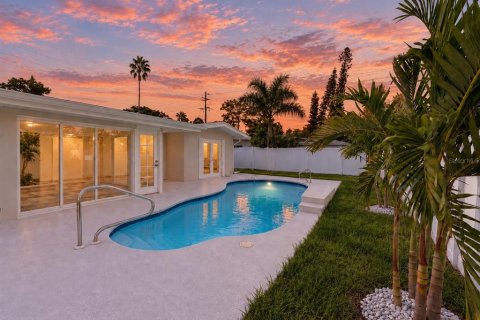 Villa ou maison à vendre à Fort Myers, Floride: 2 chambres, 131.92 m2 № 2394168 - photo 8