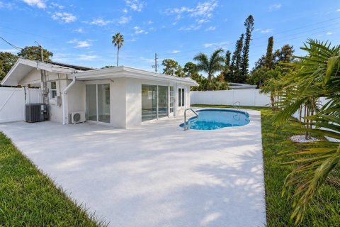 Villa ou maison à vendre à Fort Myers, Floride: 2 chambres, 131.92 m2 № 2394168 - photo 18