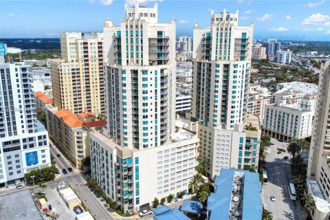 Кондоминиум с 2 спальнями в Майами, Флорида № 2036589