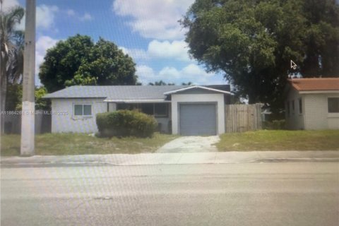 Villa ou maison à vendre à Hollywood, Floride: 3 chambres, 151.9 m2 № 1891212 - photo 2