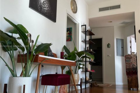 Copropriété à vendre à Miami, Floride: 2 chambres, 96.25 m2 № 2059772 - photo 17