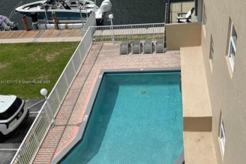 Condo in North Miami Beach, Florida, 2 bedrooms  № 1802738 - photo 23