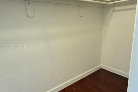 Condo in North Miami Beach, Florida, 2 bedrooms  № 1802738 - photo 16