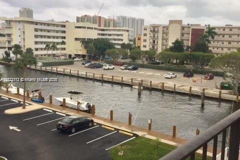 Condo in North Miami Beach, Florida, 2 bedrooms  № 1802738 - photo 11
