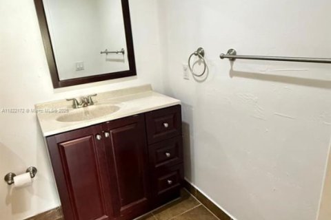 Condo in North Miami Beach, Florida, 2 bedrooms  № 1802738 - photo 18