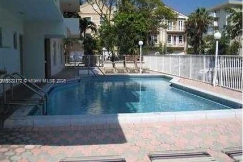Condo in North Miami Beach, Florida, 2 bedrooms  № 1802738 - photo 10