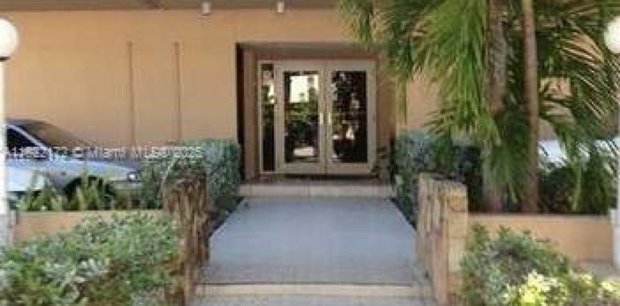 Condo in North Miami Beach, Florida, 2 bedrooms  № 1802738