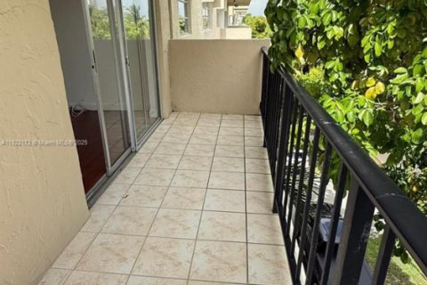 Condo in North Miami Beach, Florida, 2 bedrooms  № 1802738 - photo 21