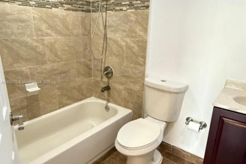 Condo in North Miami Beach, Florida, 2 bedrooms  № 1802738 - photo 19