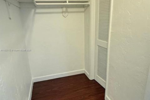 Condo in North Miami Beach, Florida, 2 bedrooms  № 1802738 - photo 17