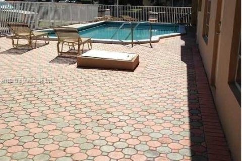 Condo in North Miami Beach, Florida, 2 bedrooms  № 1802738 - photo 9