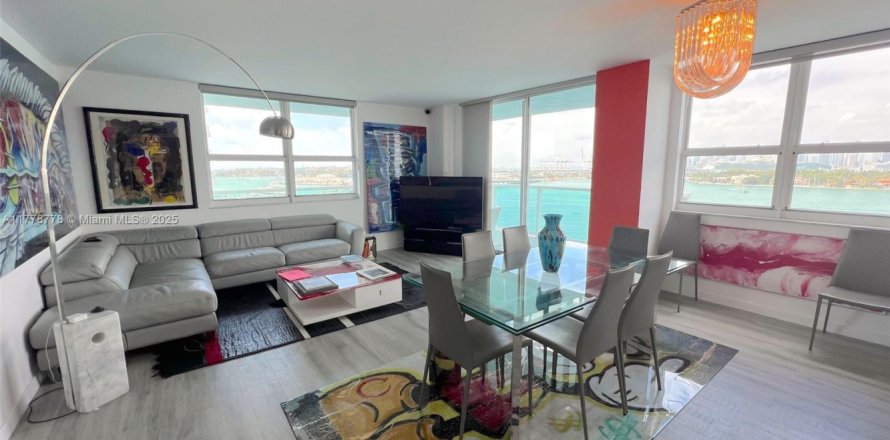 Condominio en Miami Beach, Florida, 2 dormitorios № 1868516