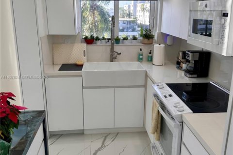 Copropriété à louer à Miami Beach, Floride: 2 chambres, 105.82 m2 № 2079922 - photo 8
