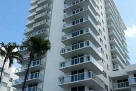 Copropriété à louer à Miami Beach, Floride: 2 chambres, 105.82 m2 № 2079922 - photo 13