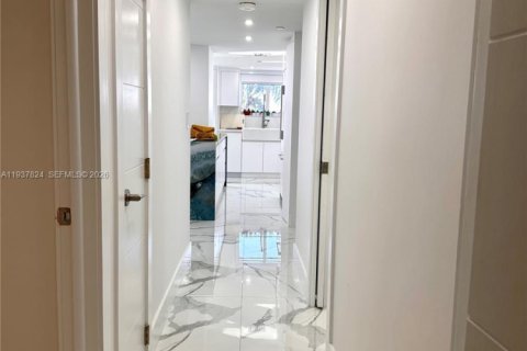 Copropriété à louer à Miami Beach, Floride: 2 chambres, 105.82 m2 № 2079922 - photo 3