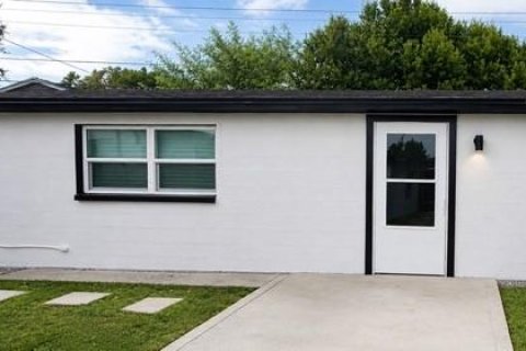 Immobilier commercial à vendre à Tampa, Floride: 5 chambres, 159.51 m2 № 2287299 - photo 3