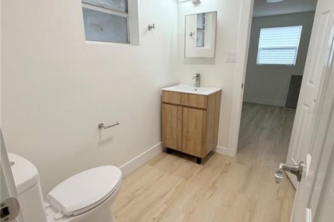 Immobilier commercial à vendre à Tampa, Floride: 5 chambres, 159.51 m2 № 2287299 - photo 29