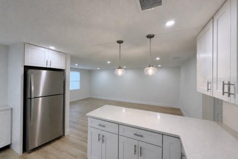 Immobilier commercial à vendre à Tampa, Floride: 5 chambres, 159.51 m2 № 2287299 - photo 10