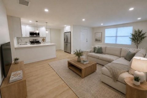 Immobilier commercial à vendre à Tampa, Floride: 5 chambres, 159.51 m2 № 2287299 - photo 4