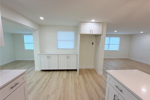 Immobilier commercial à vendre à Tampa, Floride: 5 chambres, 159.51 m2 № 2287299 - photo 14