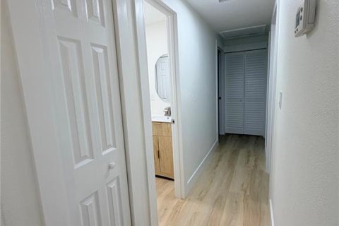 Immobilier commercial à vendre à Tampa, Floride: 5 chambres, 159.51 m2 № 2287299 - photo 18
