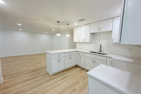 Immobilier commercial à vendre à Tampa, Floride: 5 chambres, 159.51 m2 № 2287299 - photo 15