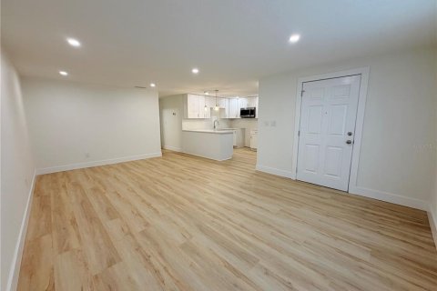 Immobilier commercial à vendre à Tampa, Floride: 5 chambres, 159.51 m2 № 2287299 - photo 7