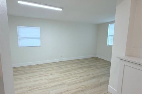 Immobilier commercial à vendre à Tampa, Floride: 5 chambres, 159.51 m2 № 2287299 - photo 16