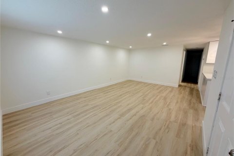 Immobilier commercial à vendre à Tampa, Floride: 5 chambres, 159.51 m2 № 2287299 - photo 5