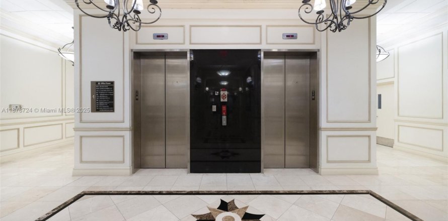 Propiedad comercial en Coral Gables, Florida № 1927659