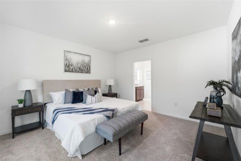 House in Howey-in-the-Hills, Florida 4 bedrooms, 176.51 sq.m. № 2119566 - photo 6