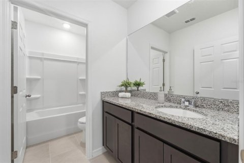 House in Howey-in-the-Hills, Florida 4 bedrooms, 176.51 sq.m. № 2119566 - photo 10
