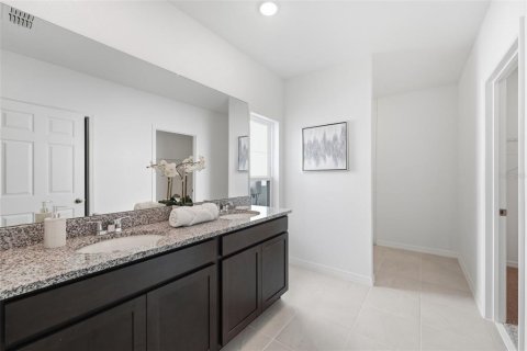 House in Howey-in-the-Hills, Florida 4 bedrooms, 176.51 sq.m. № 2119566 - photo 7