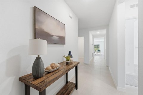 House in Howey-in-the-Hills, Florida 4 bedrooms, 176.51 sq.m. № 2119566 - photo 13