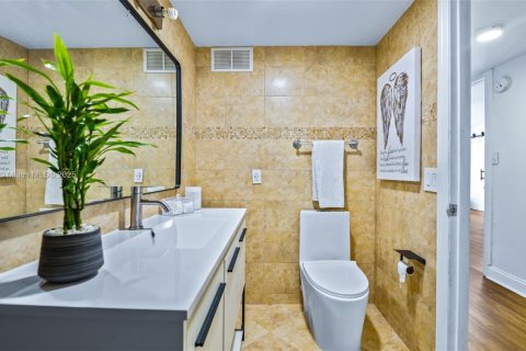Copropriété à vendre à Aventura, Floride: 2 chambres, 99.68 m2 № 1743954 - photo 15
