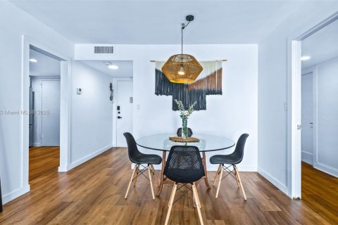 Copropriété à vendre à Aventura, Floride: 2 chambres, 99.68 m2 № 1743954 - photo 9