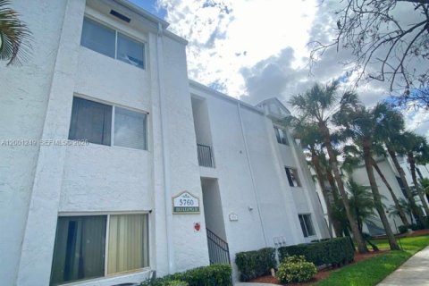 Снять в аренду квартиру в Тамарак, Флорида 1 спальня, 64.57м2, № 2065237 - фото 2