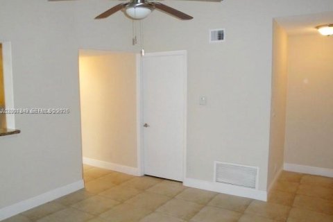 Снять в аренду квартиру в Тамарак, Флорида 1 спальня, 64.57м2, № 2065237 - фото 9