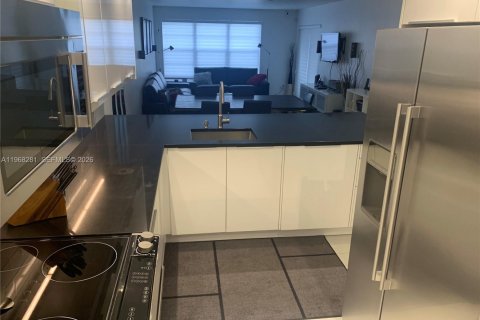 Condominio en venta en Pompano Beach, Florida, 3 dormitorios, 134.71 m2 № 2030129 - foto 4