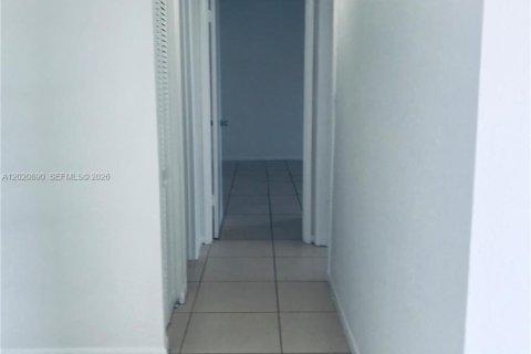 Condominio en venta en Hialeah, Florida, 2 dormitorios, 88.26 m2 № 2244323 - foto 7