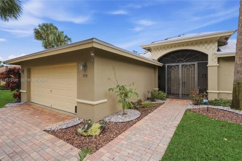 Villa ou maison à vendre à Boynton Beach, Floride: 3 chambres, 217.48 m2 № 2328717 - photo 3