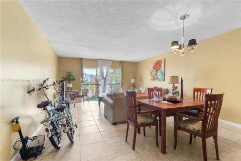 Condo in Lauderhill, Florida, 1 bedroom  № 1863599 - photo 3