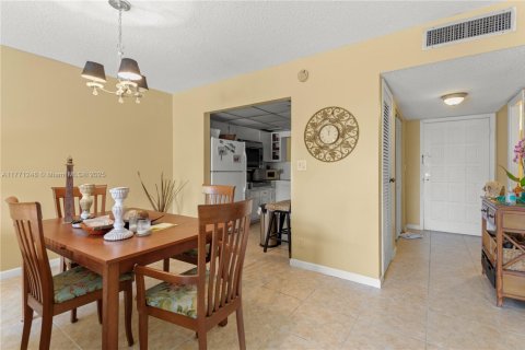 Condo in Lauderhill, Florida, 1 bedroom  № 1863599 - photo 11