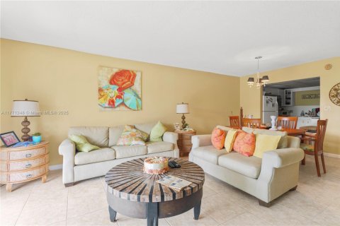 Condo in Lauderhill, Florida, 1 bedroom  № 1863599 - photo 2